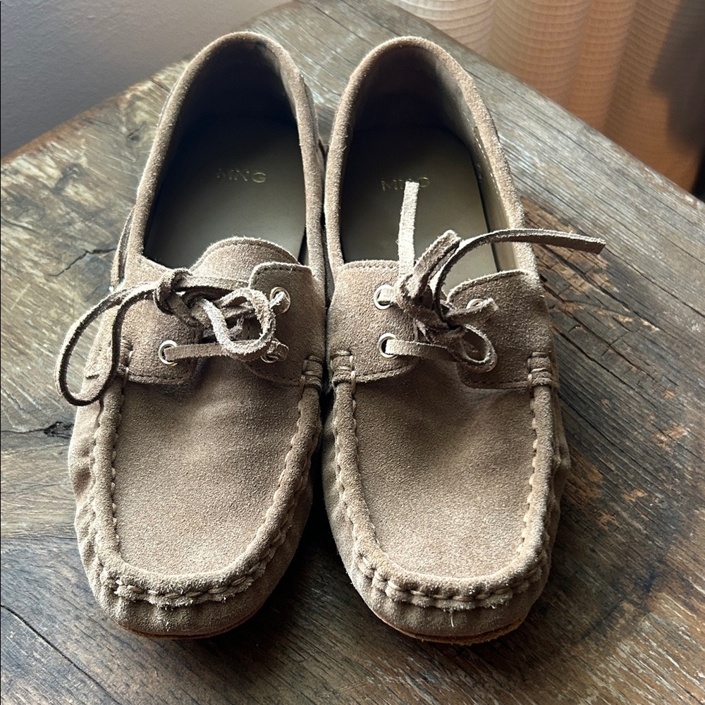 Mango real suede tan boat shoes/loafers. Reminiscent of Tod’s. Worn once!